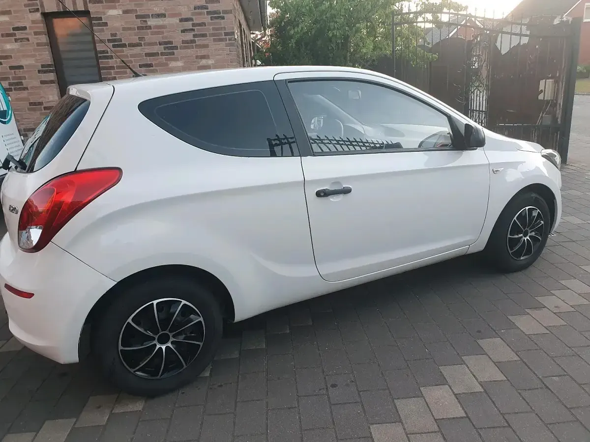 Gebraucht Hyundai i20 2013 Weiß Kleinwagen