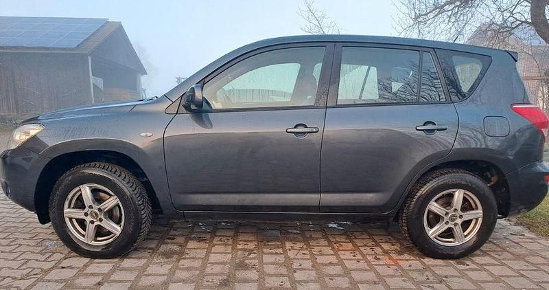 Grau Gebraucht 2006 Toyota RAV4 SUV | 7.990 € (Etwas zu teuer) - Bild 1/4