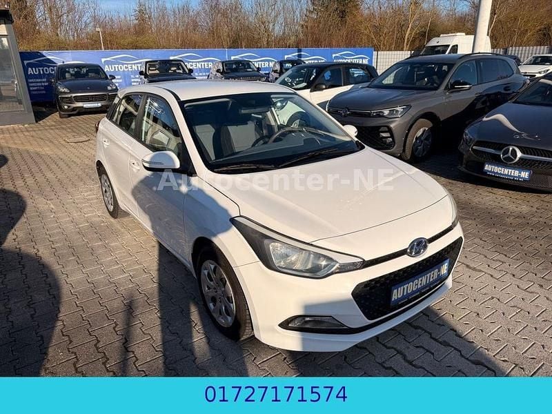 Gebraucht Hyundai i20 GO! 75 PS (55 kW) 2018 Weiß Limousine