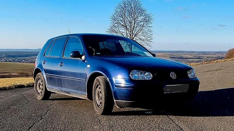 Blau Gebraucht 2003 VW Golf IV Pacific Limousine | 2.300 € (Fairer Preis) - Bild 1/4