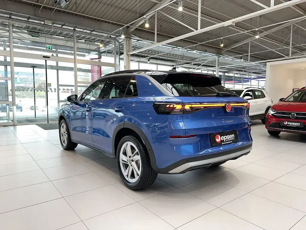 Gebraucht VW T-Roc Life 150 PS (110 kW) 2026 Celestial blue metallic / schw SUV