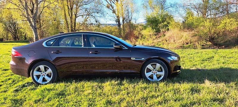 Gebraucht Jaguar XF Prestige 300 PS (220 kW) 2020 Rot Limousine