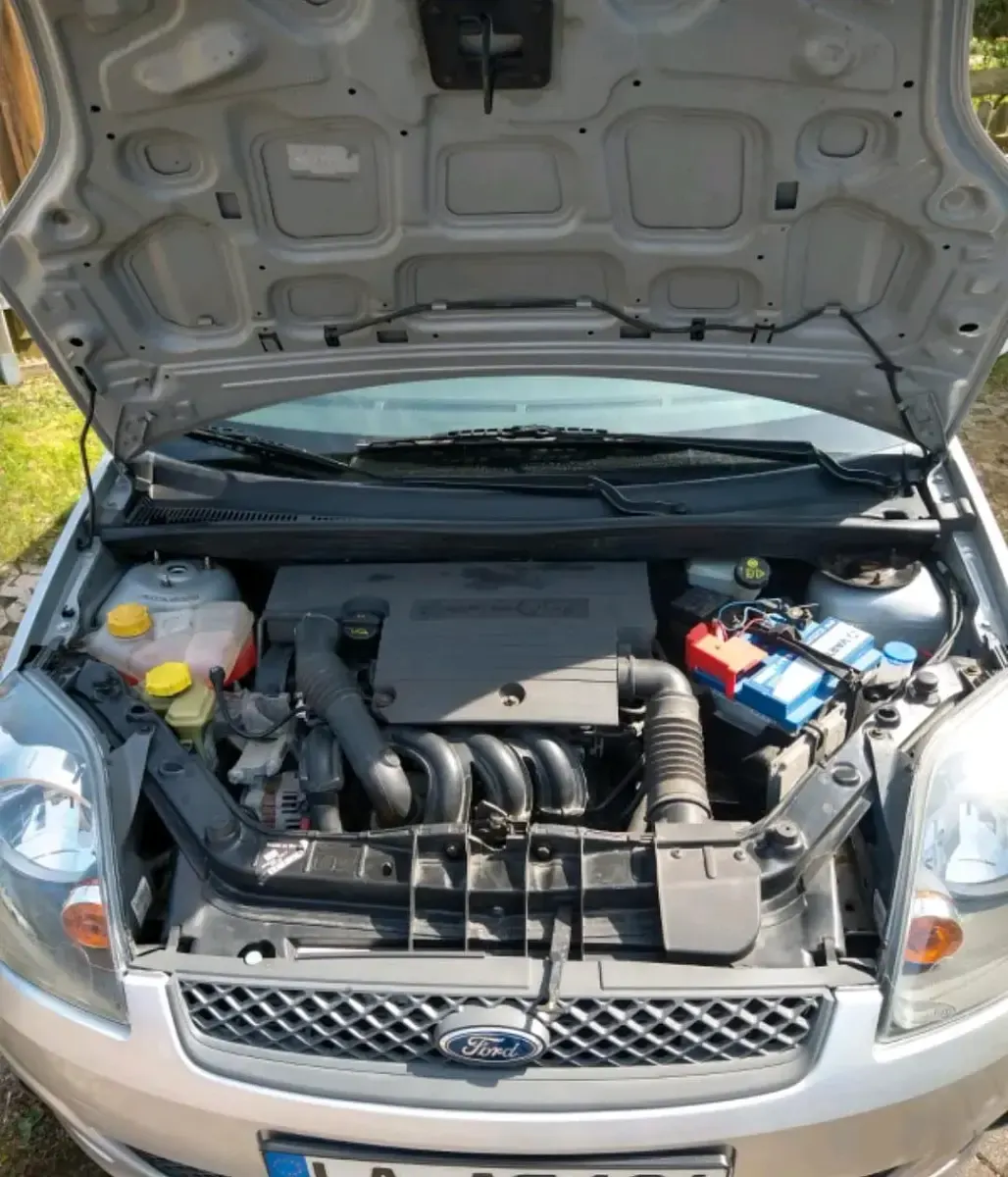 Gebraucht Ford Fiesta 80 PS (58 kW) 2008 Silber Kleinwagen