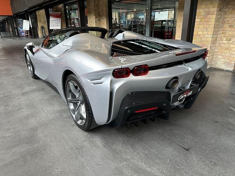 Gebraucht Ferrari SF90 999 PS (734 kW) 2024 Argento nürburgring Cabrio