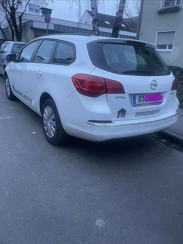 Gebraucht Opel Astra Selection 101 PS (74 kW) 2013 Weiß Kombi