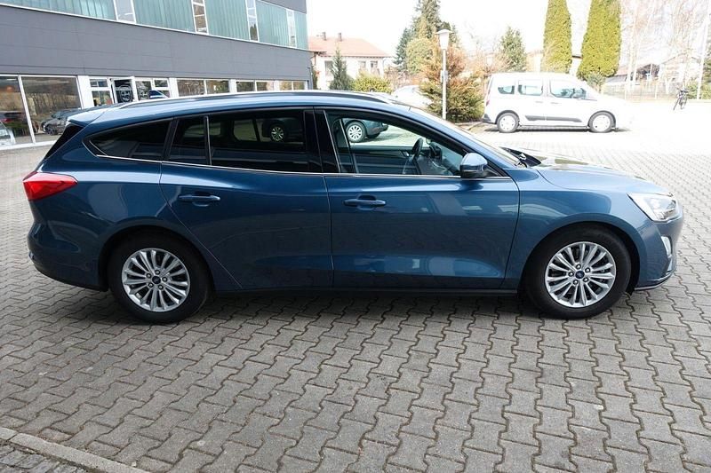 Gebraucht Ford Focus Titanium 120 PS (88 kW) 2018 Blau Kombi