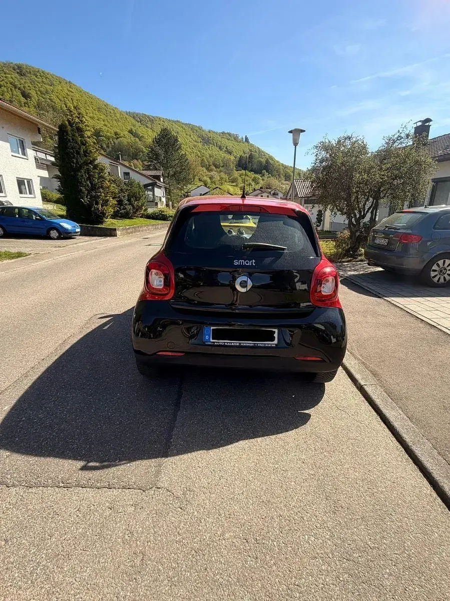 Używany Smart ForFour 90 KM (66 kW) 2018 Czarny Hatchback