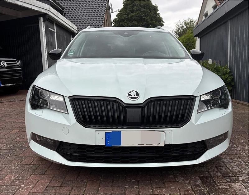 Weiß Gebraucht 2016 Skoda Superb Kombi | 13.750 € (Fairer Preis) - Bild 1/4