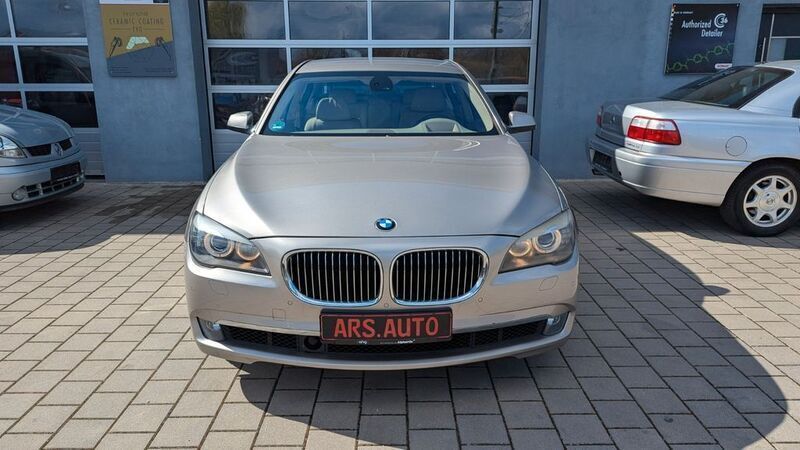 Silber Gebraucht 2008 BMW 750 Comfort Edition Limousine | 10.500 € (Guter Preis) - Bild 1/4