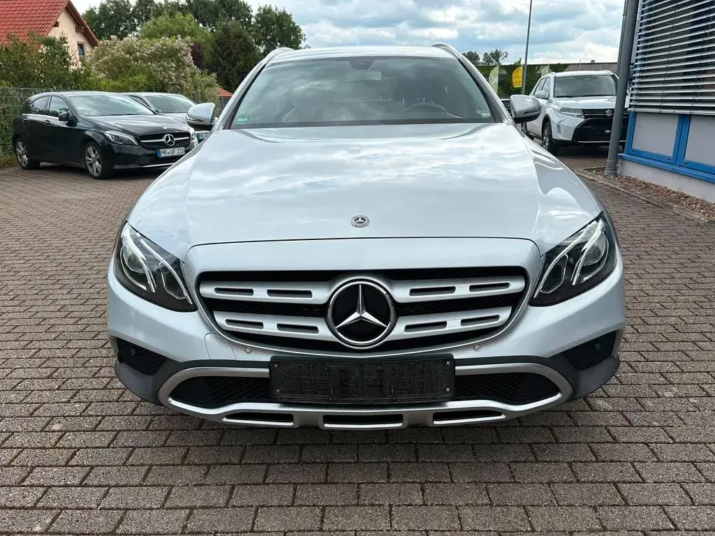 Gebraucht Mercedes E220 All-Terrain Avantgarde 194 PS (142 kW) 2019 Silber Kombi