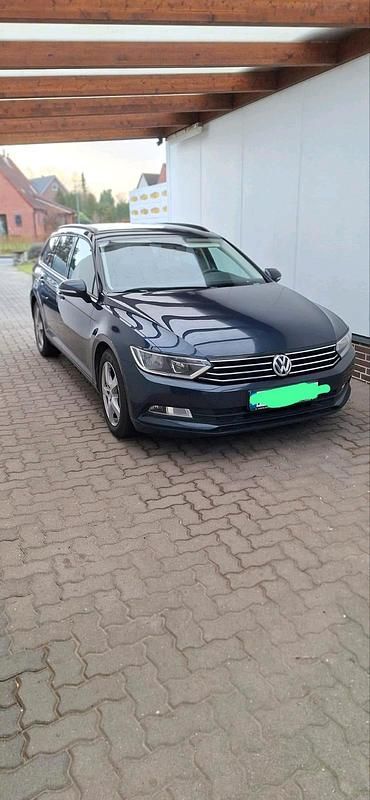 Blau Gebraucht 2016 VW Passat Kombi | 11.500 € (Superpreis) - Bild 1/4