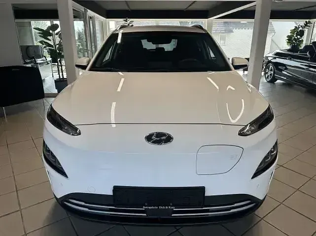 Gebraucht Hyundai Kona Trend 100 kW (136 PS) 2023 Weiß SUV