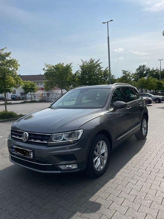 Silber Gebraucht 2016 VW Tiguan Highline SUV | 17.500 € (Guter Preis) - Bild 1/4