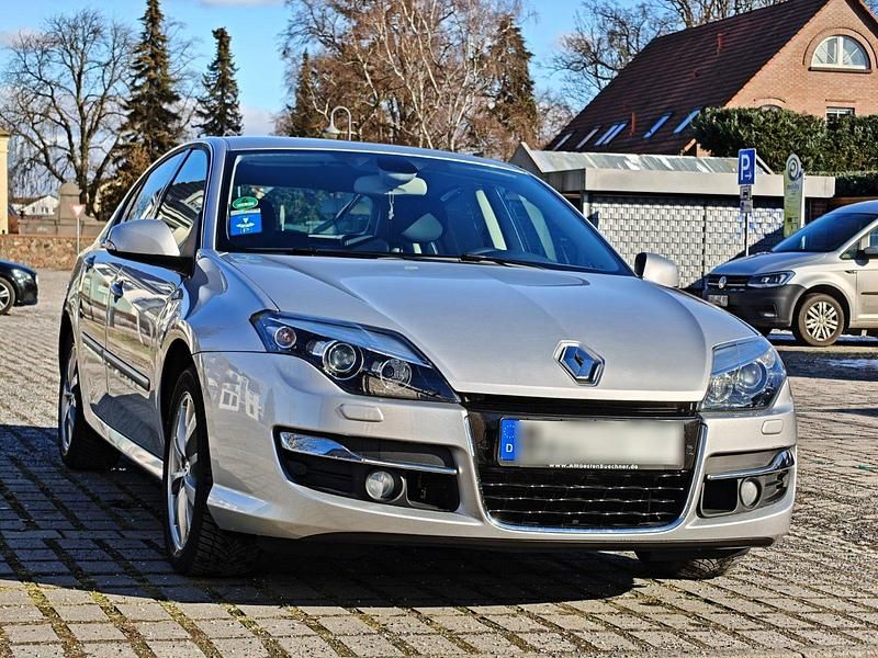 Gebraucht Renault Laguna III Expression 140 PS (102 kW) 2011 Silber Limousine