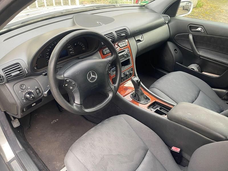 Silber Gebraucht 2004 Mercedes C180 Classic Kombi | 650 € (Superpreis) - Bild 1/4
