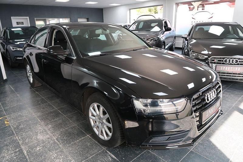 Gebraucht Audi A4 Attraction 150 PS (110 kW) 2015 Mythosschwarz Limousine