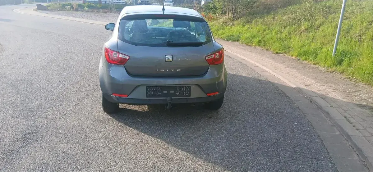 Gebraucht Seat Ibiza 75 PS (55 kW) 2012 Grau Kleinwagen