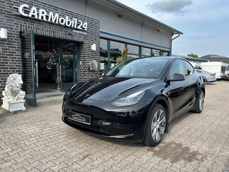 Grau (metallic) Gebraucht 2023 Tesla Model Y RWD SUV | 35.700 € (Fairer Preis) - Bild 1/4