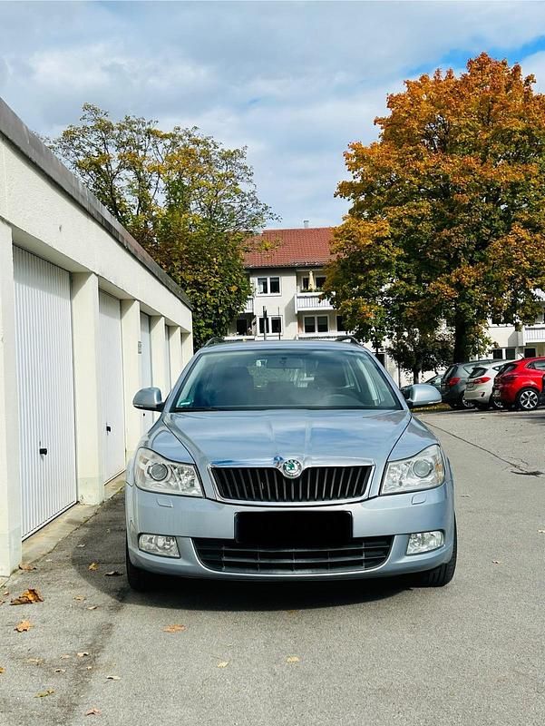 Andere farben Gebraucht 2010 Skoda Octavia Kombi | 4.800 € - Bild 1/4
