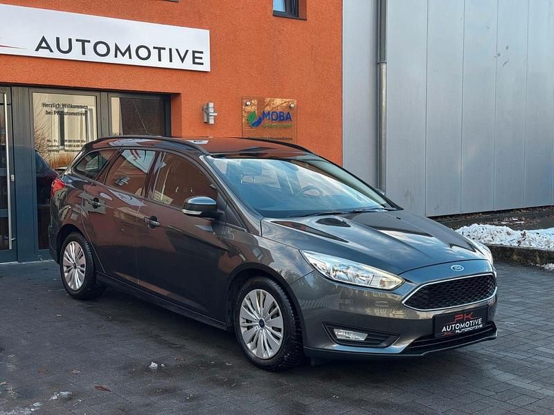 Gebraucht Ford Focus Business Edition 125 PS (91 kW) 2015 Grau Kombi