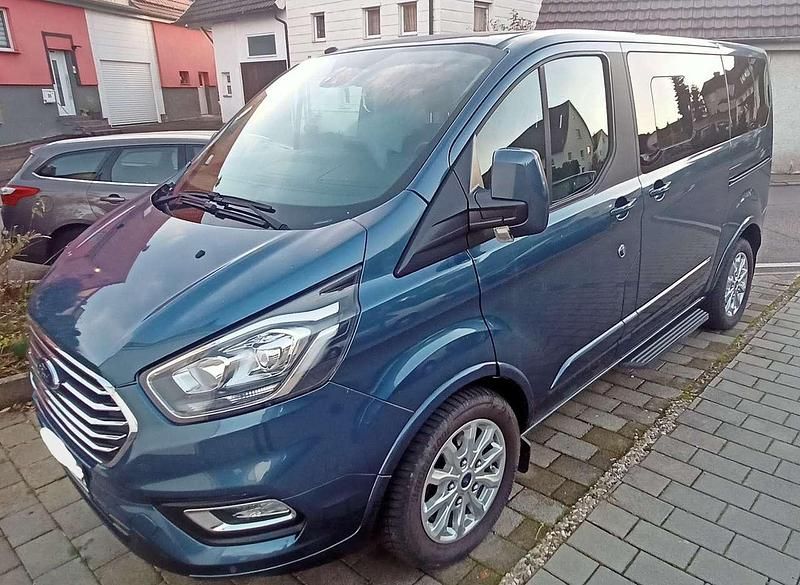 Blau Gebraucht 2019 Ford Tourneo Custom Titanium Van | 31.900 € (Fairer Preis) - Bild 1/4
