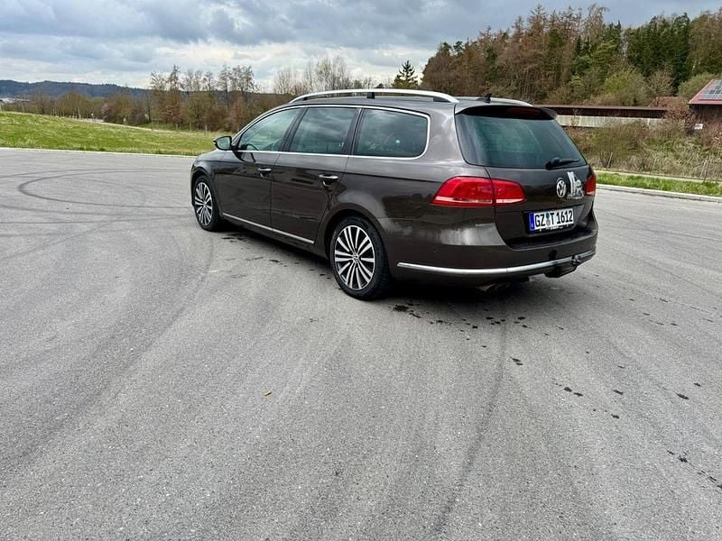 Gebraucht VW Passat Highline 170 PS (125 kW) 2012 Braun Kombi