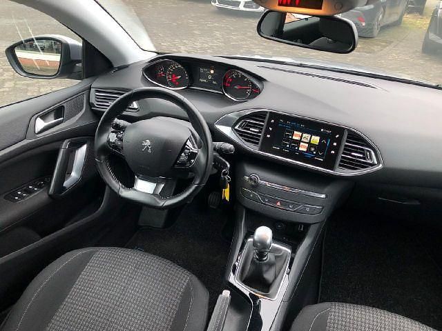 Gebraucht Peugeot 308 Active 131 PS (96 kW) 2018 Lack grau artense/metalliclac Kombi