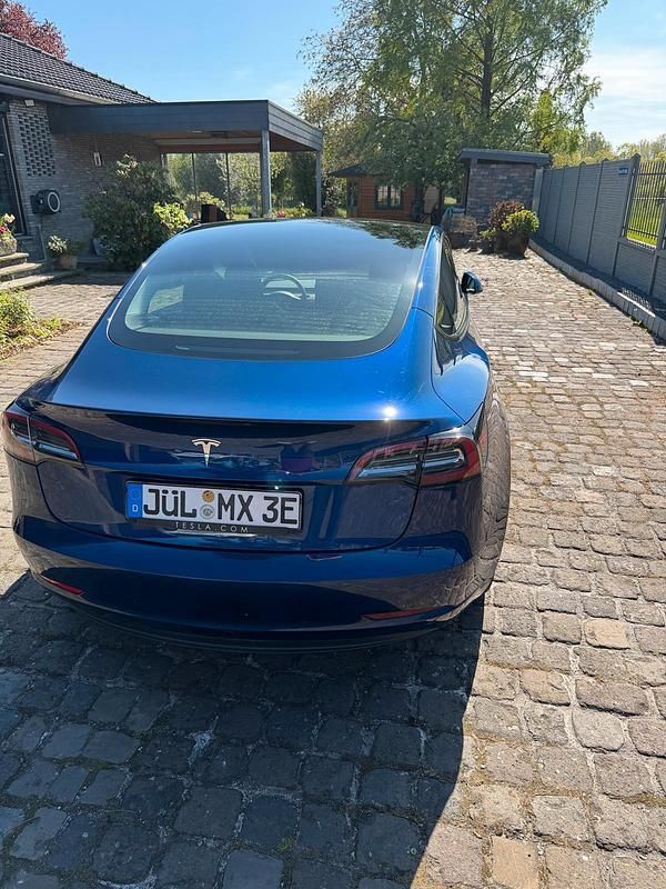 Second-hand Tesla Model 3 239 kW (325 CP) 2022 Albastru Berlinǎ
