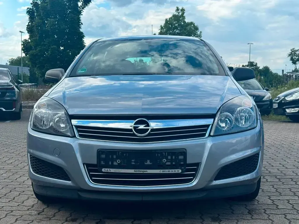 Gebraucht Opel Astra Selection 90 PS (66 kW) 2009 Silber Limousine