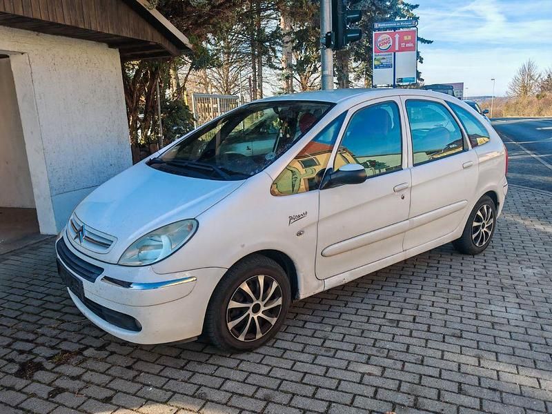 Gebraucht Citroën Xsara Picasso 109 PS (80 kW) 2010 Weiß Van / Kleinbus