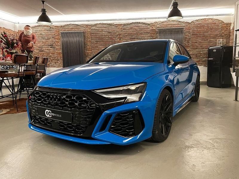 Blau Gebraucht 2023 Audi RS3 Sportback Sport Kleinwagen | 59.890 € (Fairer Preis) - Bild 1/4