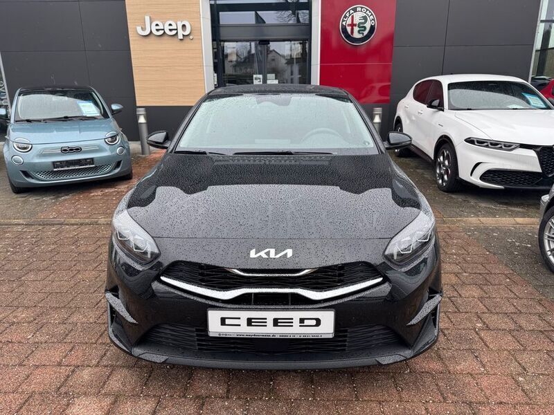 Gebraucht Kia Ceed 140 PS (102 kW) 2025 Schwarz Kleinwagen