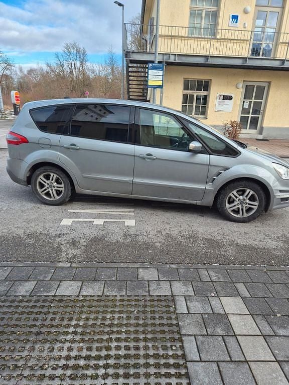 Gebraucht Ford S-MAX Trend 140 PS (102 kW) 2012 Silber Van / Kleinbus