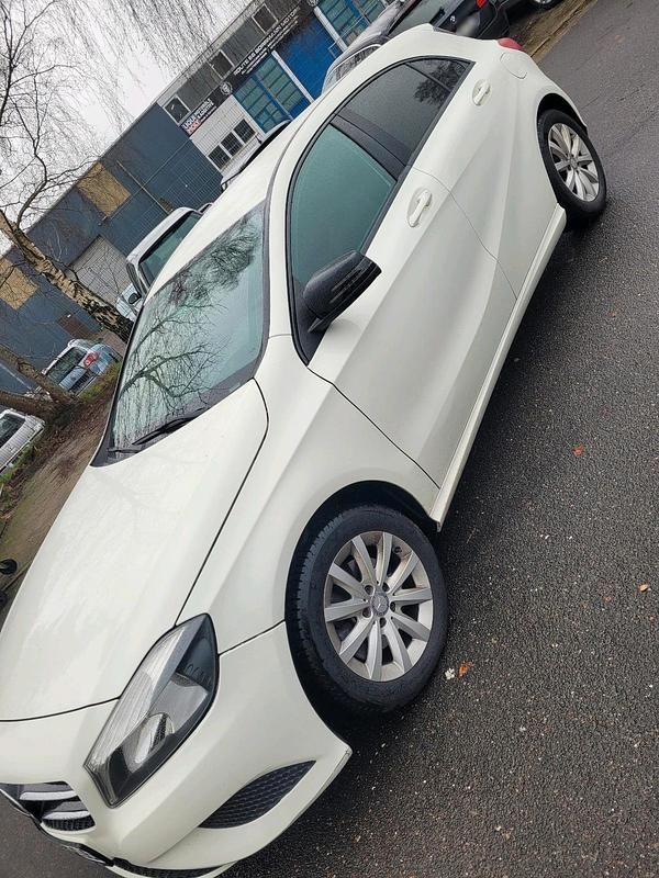 Gebraucht Mercedes A180 120 PS (88 kW) 2013 Weiß Kleinwagen