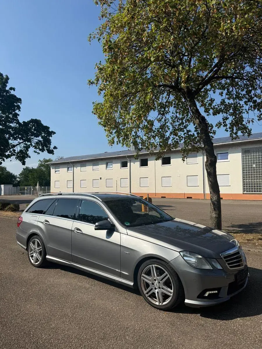 Gebraucht Mercedes E350 265 PS (194 kW) 2011 Grau Kombi