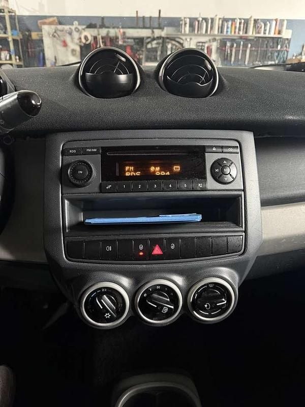 Używany Smart ForFour Basis 75 KM (55 kW) 2005 Czarny Hatchback