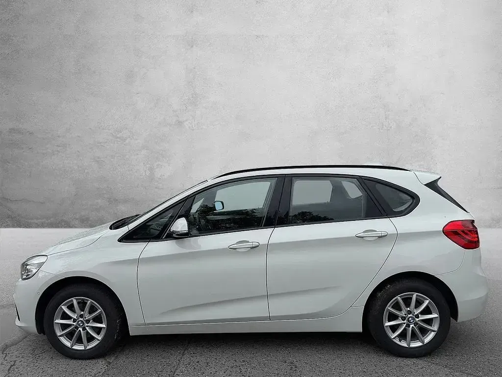 Używany BMW 218 Active Tourer Advantage 150 KM (110 kW) 2017 Biały Minivan