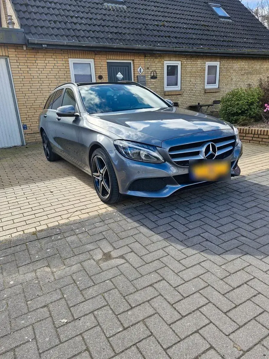 Używany Mercedes C220 170 KM (125 kW) 2017 Szary Sedan/Limuzyna