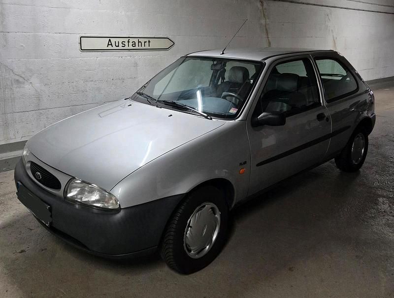 Silber Gebraucht 1996 Ford Fiesta Kleinwagen | 1.000 € (Fairer Preis) - Bild 1/4