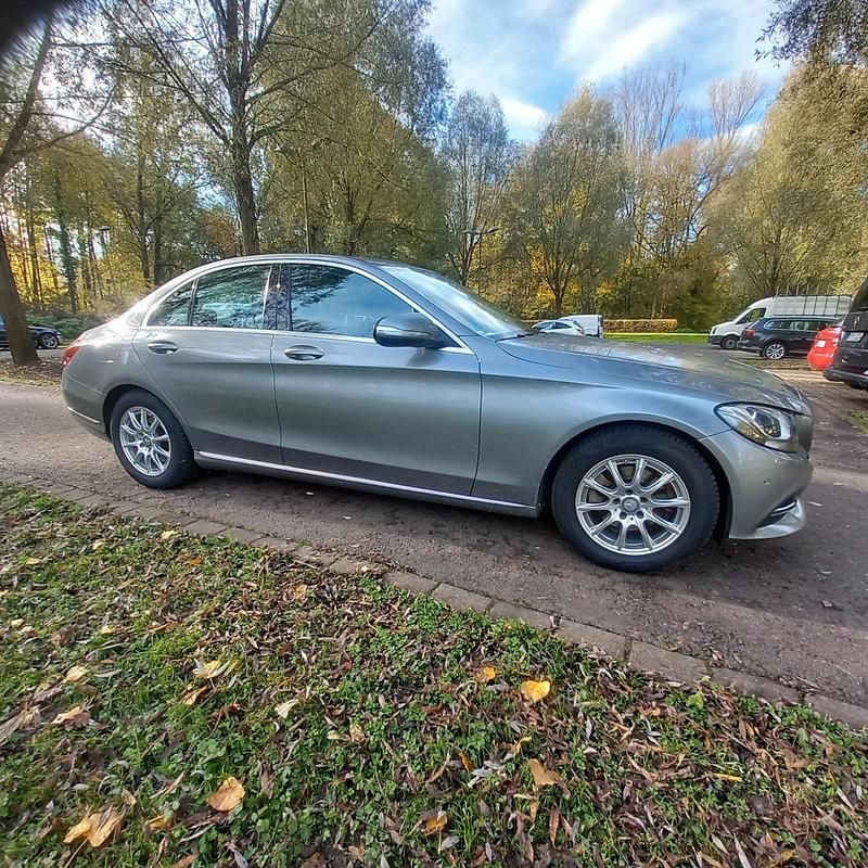 Silber Gebraucht 2015 Mercedes C180 Avantgarde Limousine | 13.850 € (Guter Preis) - Bild 1/4