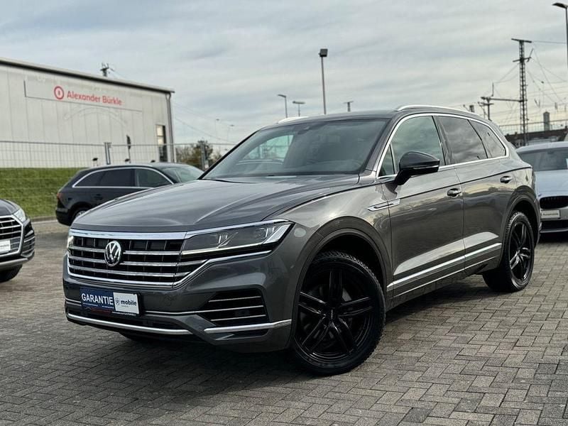 Quarzitgrau Gebraucht 2018 VW Touareg SUV | 32.950 € (Fairer Preis) - Bild 1/4