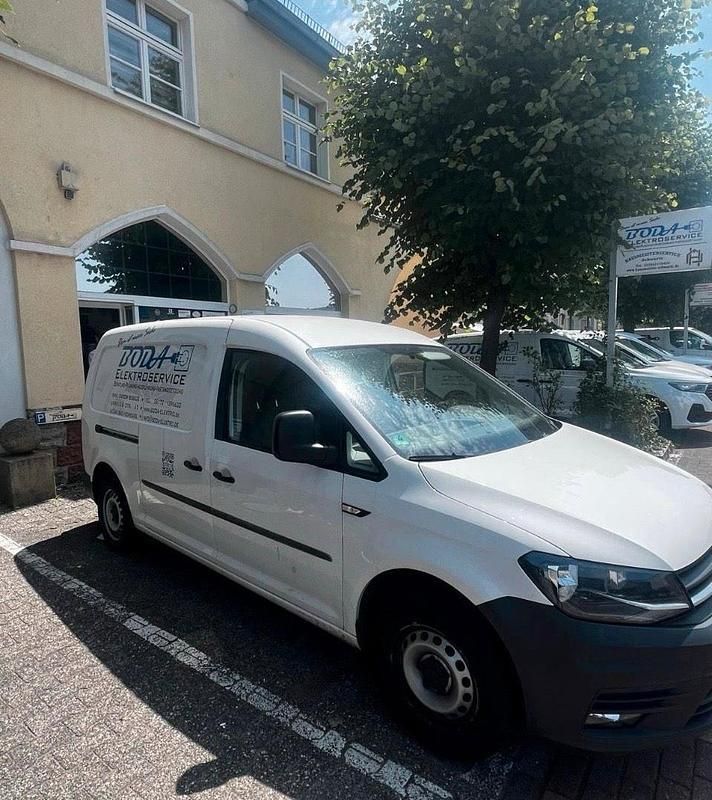 Weiß Gebraucht 2017 VW Caddy Van / Kleinbus | 8.950 € (Superpreis) - Bild 1/4