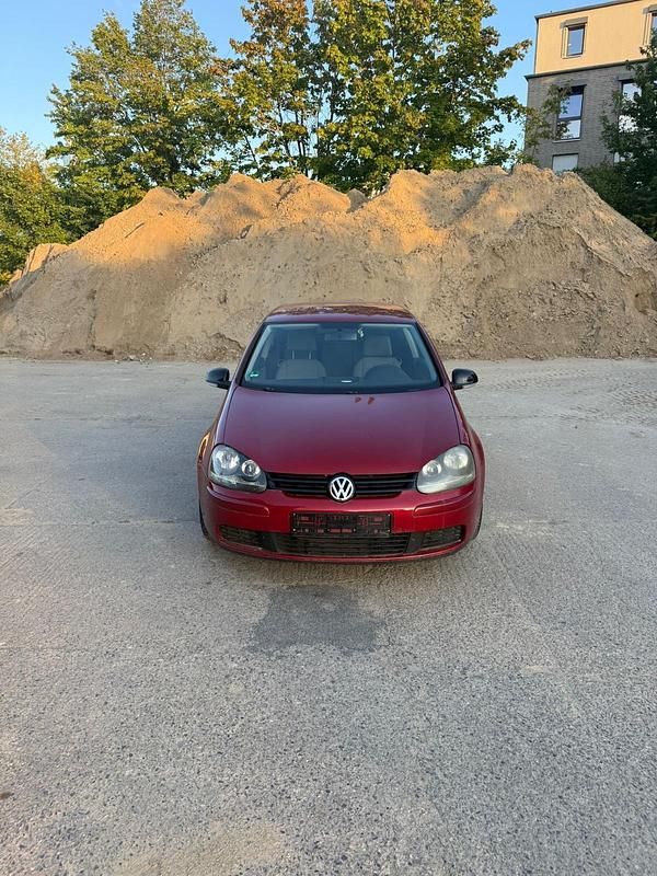 Rot Gebraucht 2004 VW Golf V Kleinwagen | 950 € (Superpreis) - Bild 1/4