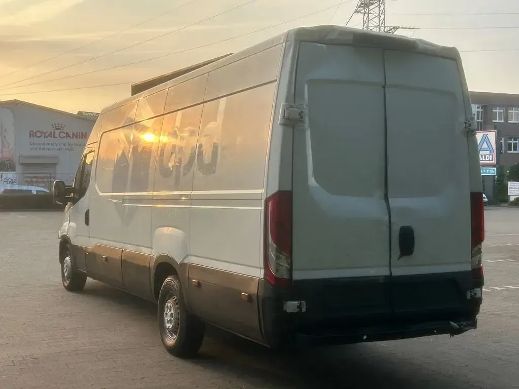 Gebraucht Iveco Daily 116 PS (85 kW) 2017 Weiß Van / Kleinbus