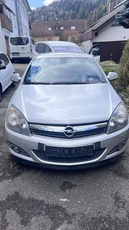 Gebraucht Opel Astra GTC Edition 90 PS (66 kW) 2010 Silber Limousine