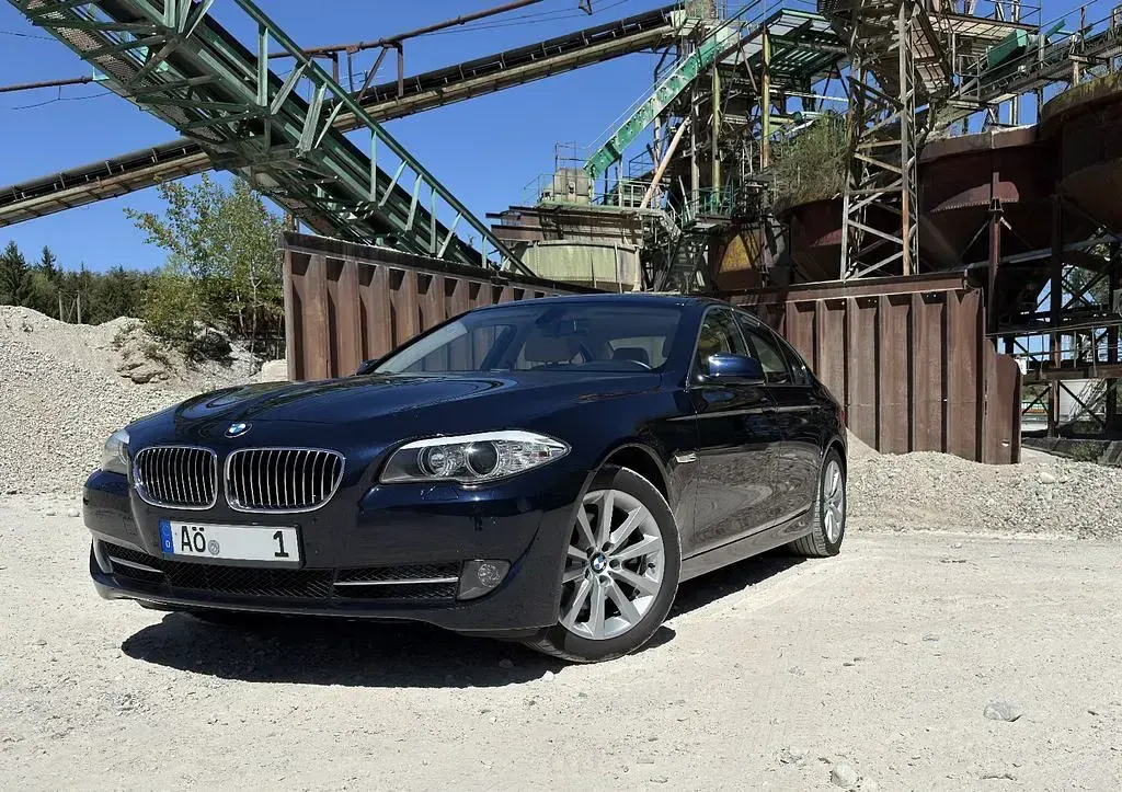 Second-hand BMW 520 184 CP (135 kW) 2010 Albastru Berlinǎ
