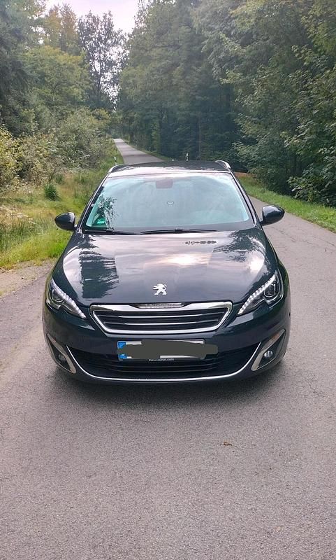Grau Gebraucht 2016 Peugeot 308 Kombi | 6.000 € - Bild 1/4
