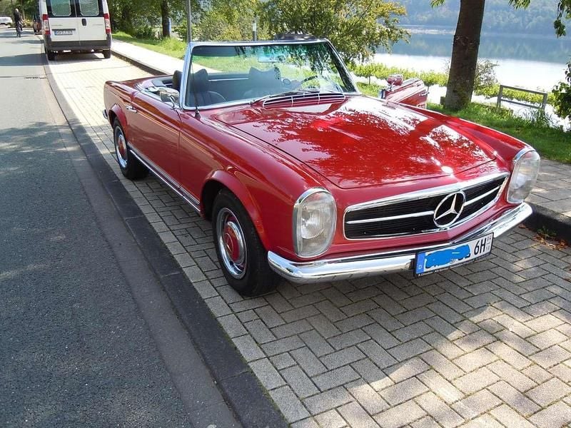 Rot Gebraucht 1965 Mercedes 230 Cabrio | 78.500 € - Bild 1/4