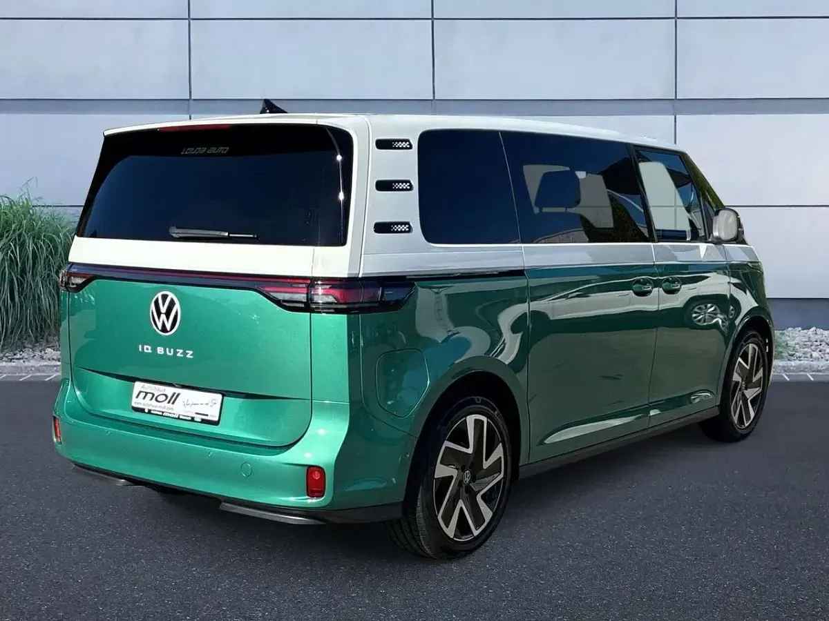 Neu VW ID. Buzz Pro 210 kW (286 PS) 2026 Candyweiß/bay leaf green meta Van / Kleinbus
