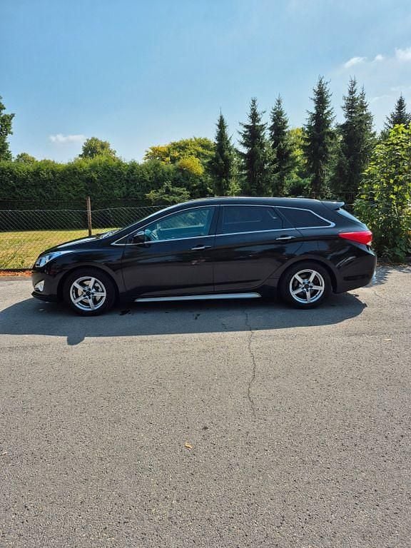 Schwarz Gebraucht 2012 Hyundai i40 Style Kombi | 7.500 € (Fairer Preis) - Bild 1/4